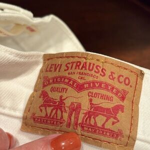 BRAND NEW- Levi Strauss & Co. White Ladies Jeans - 18 W